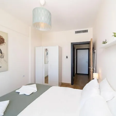 Pleasant Flat With Shared Pool In Kepez אנטליה